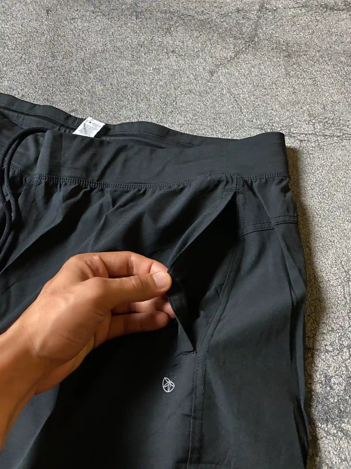 GAIAM SPORTS SHORTS
