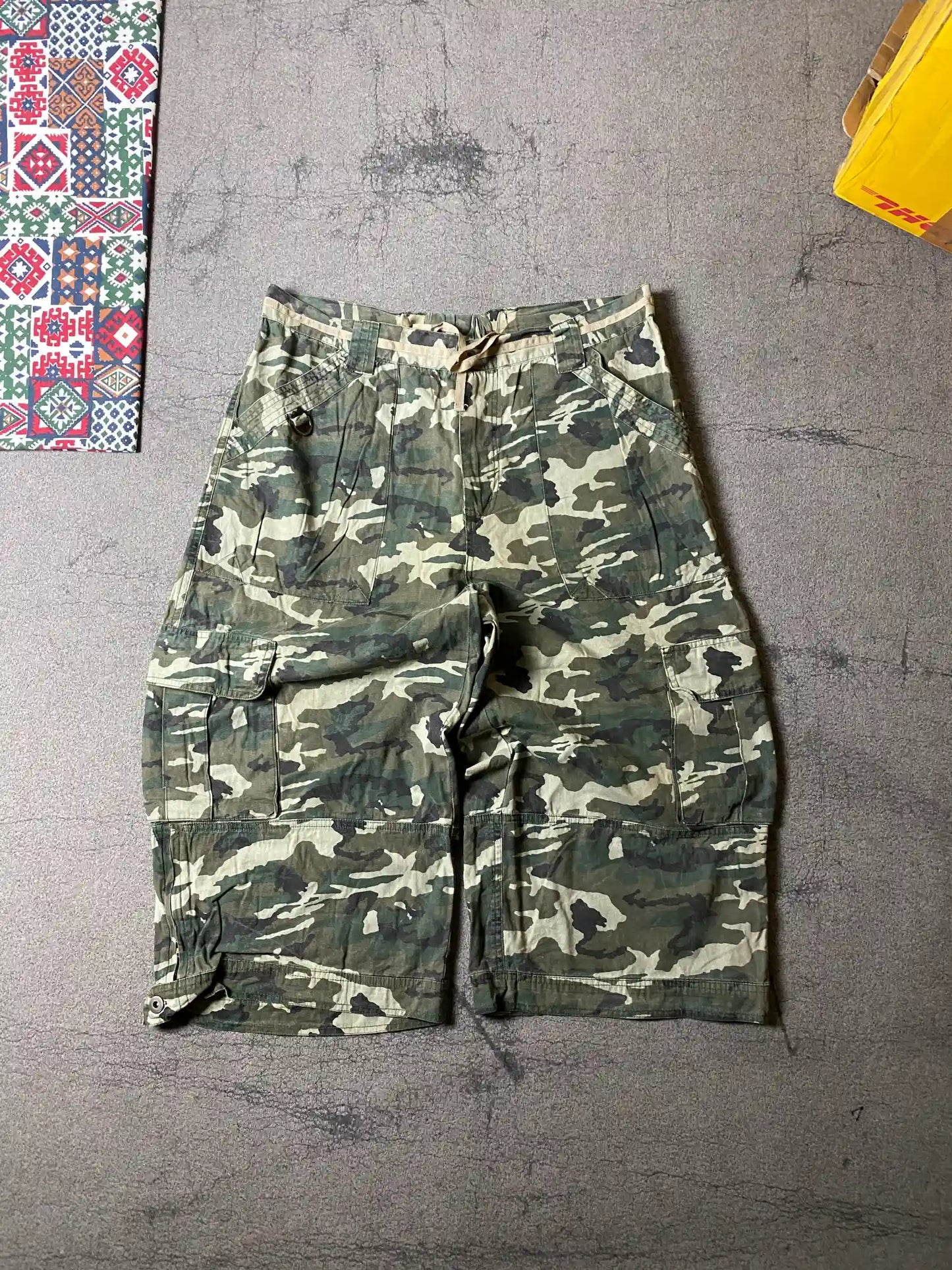 CAMO 3 QUARTER TROUSER
100% ORIGINAL
WAIST 34-38
