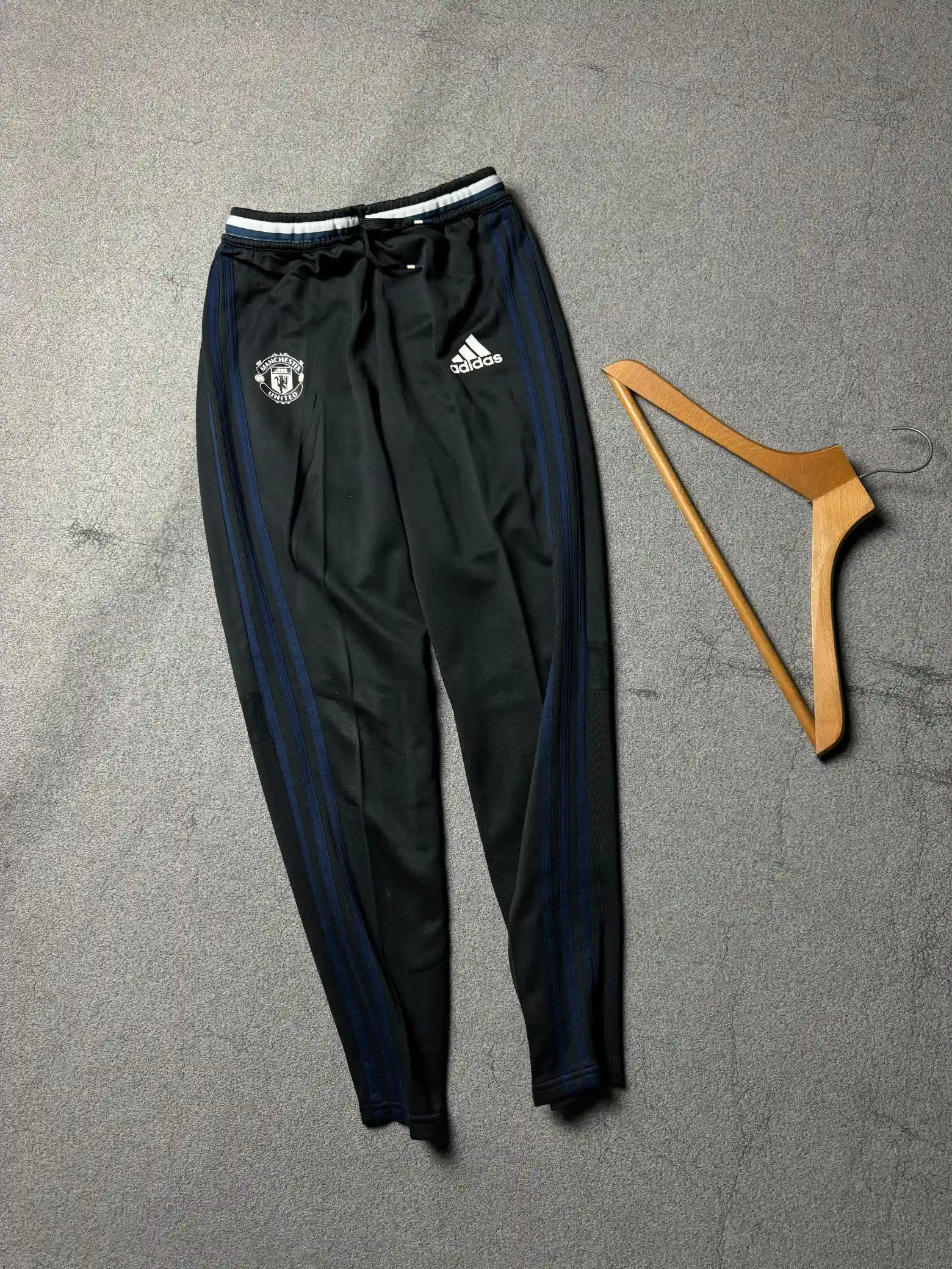 MANCHESTER UNITED X ADIDAS WITHOUT CLIMACOOL POCKETS TROUSERS