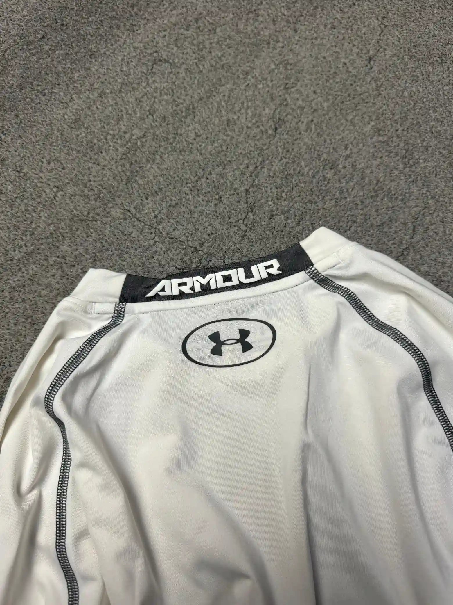 UNDERARMOUR FULL SLEEVES WHITE COMPRESSIONS