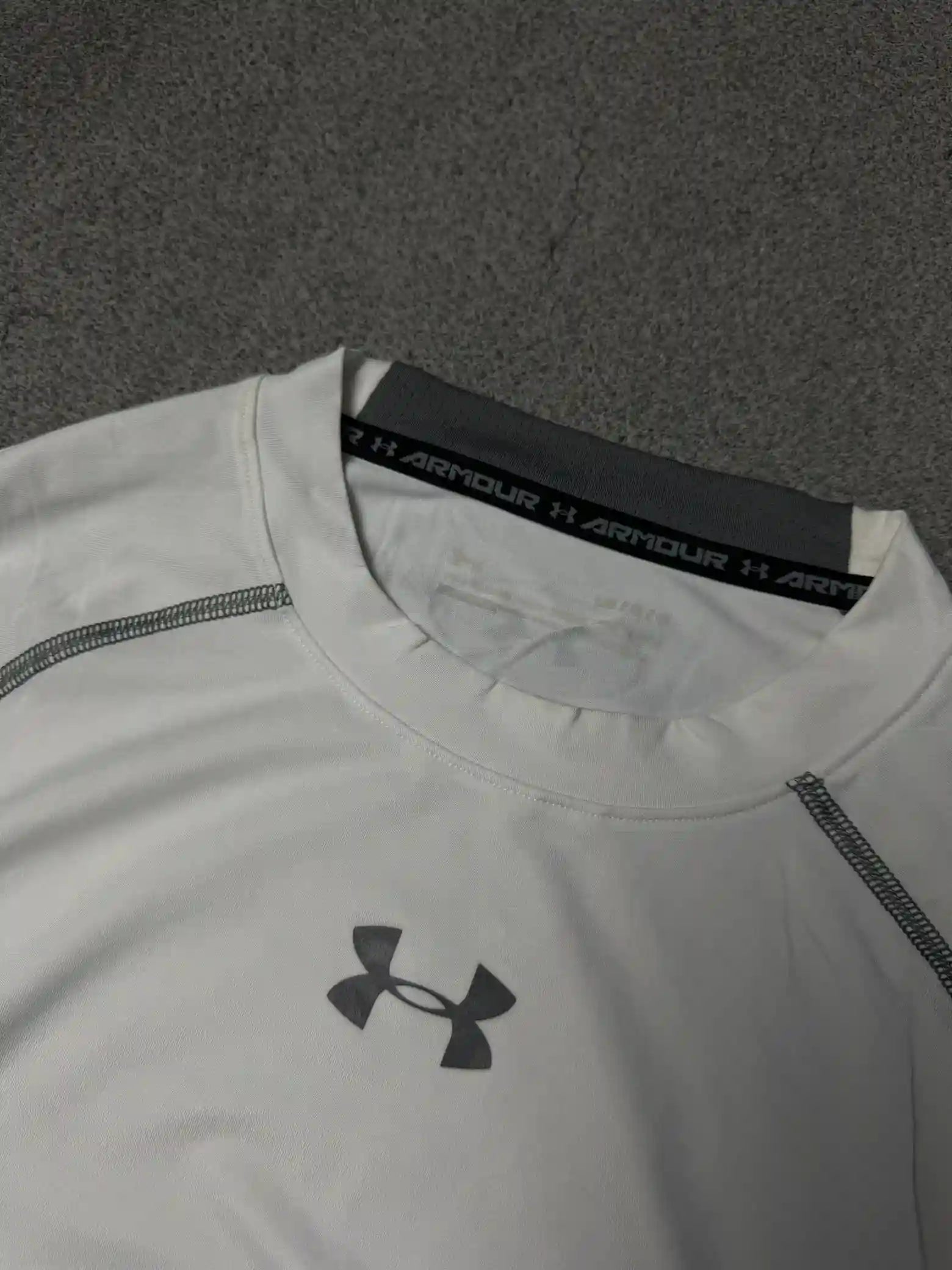 UNDERARMOUR WHITE  COMPRESSIONS