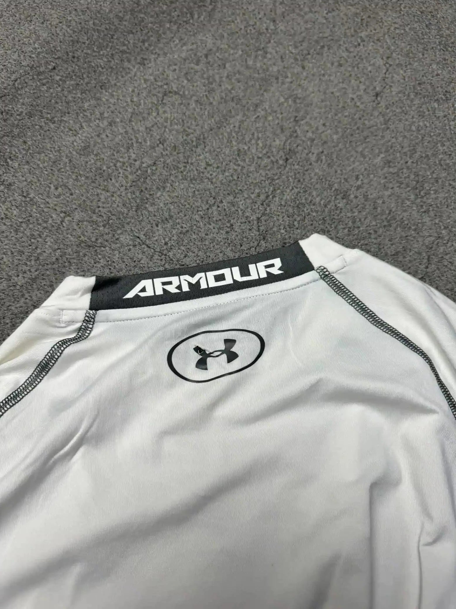 UNDERARMOUR WHITE  COMPRESSIONS