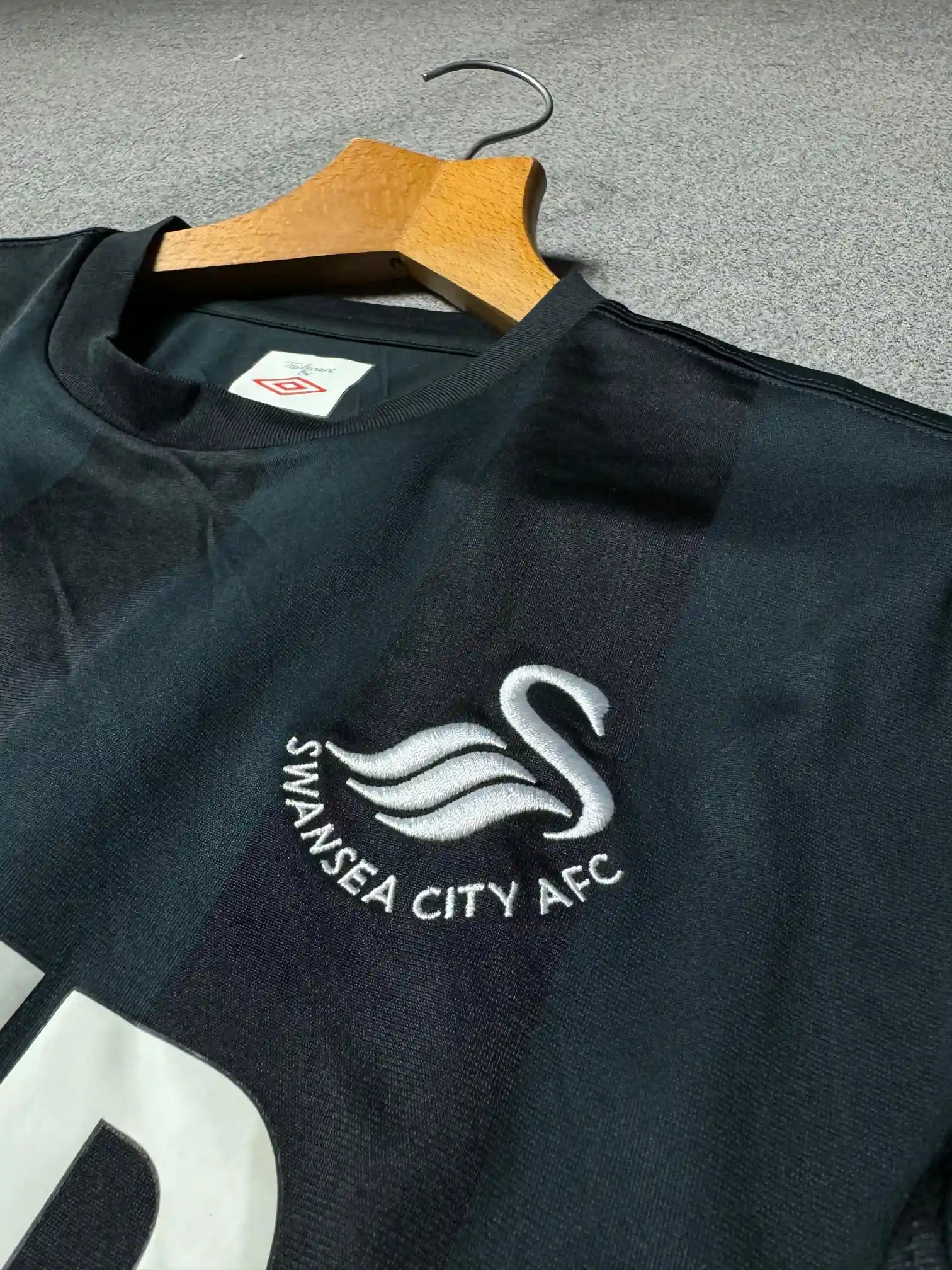 VINTAGE SWANSEA CITY 2010/11 TAILAERDB BY  UMBRO AUTHENTIC JERSEY // LARGE