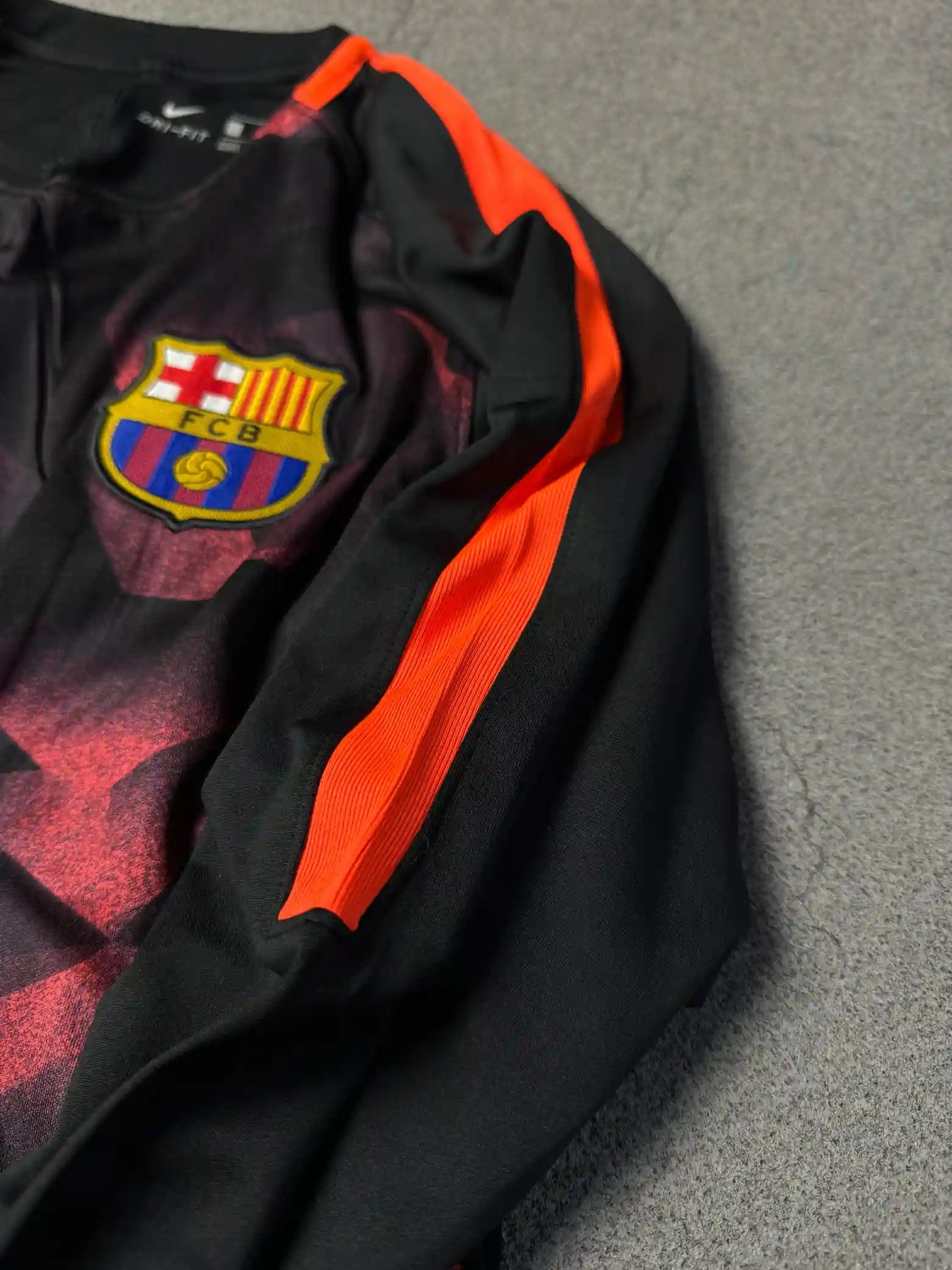 BARCA X NIKE DRI-FIT TRAINING TOP// THUMBHOLDERS//LARGE🔥🥶