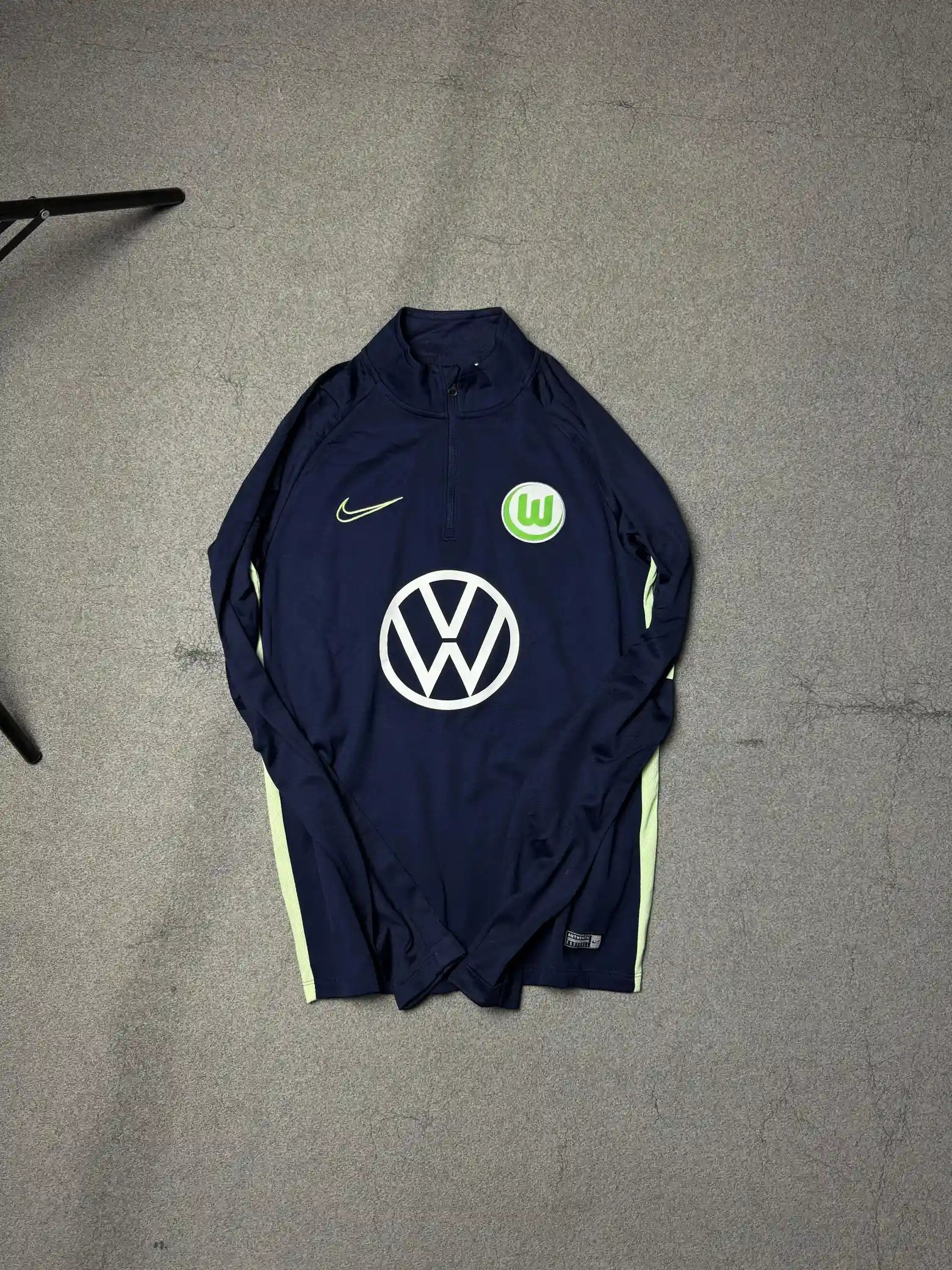 Preloved Nike DRI-FIT VFL Wolfsburg 1/3 Zip Training Drill Top