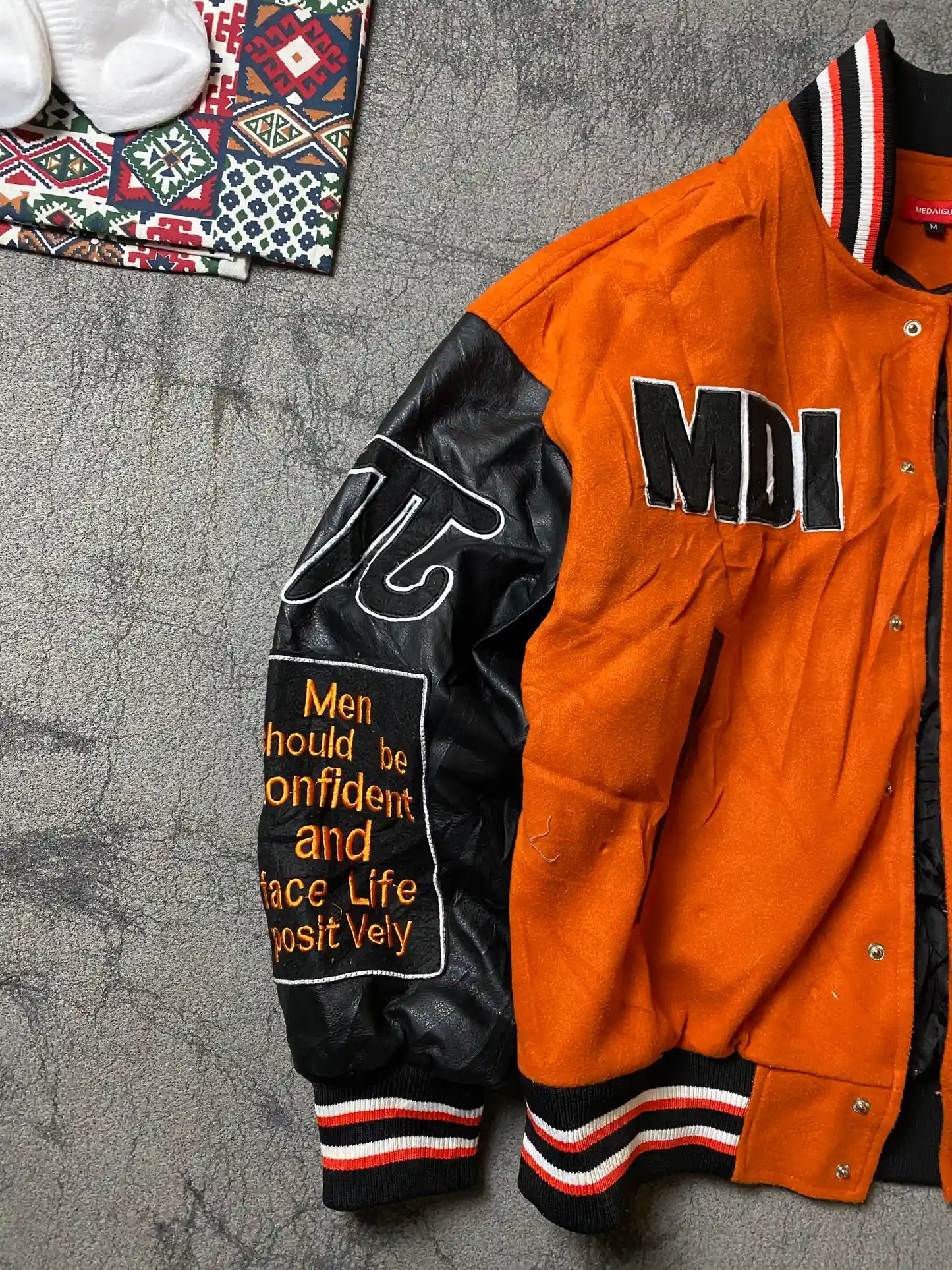 OVERSIZED VARSITY JACKET