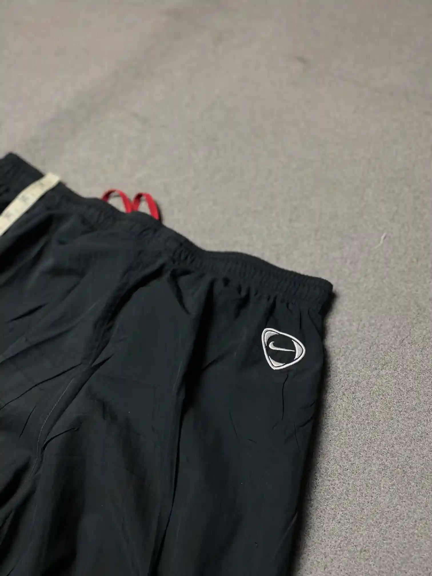 NIKE MERCURIAL RETRO BAGGY PARACHUTE TROUSER // LARGE