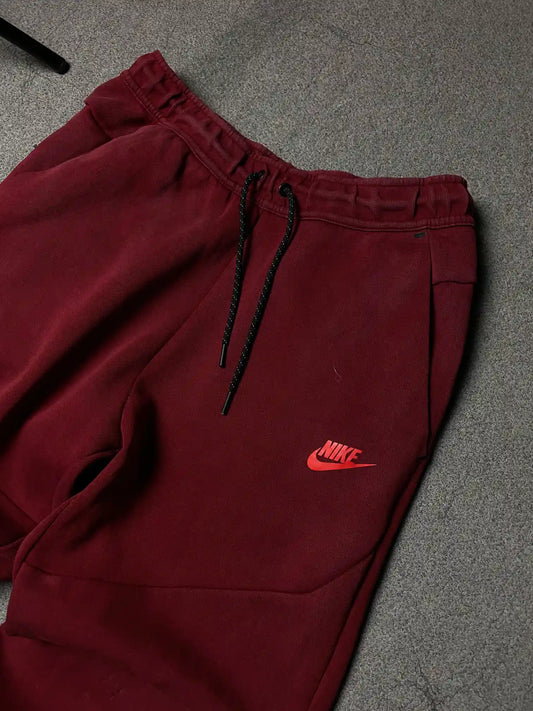 NIKE TECH FLEECE PANT // MEDIUM