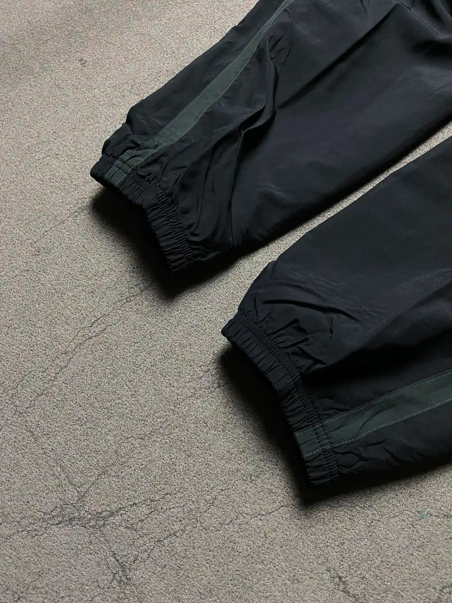 NIKE PARACHUTE TROUSER // MEDIUM