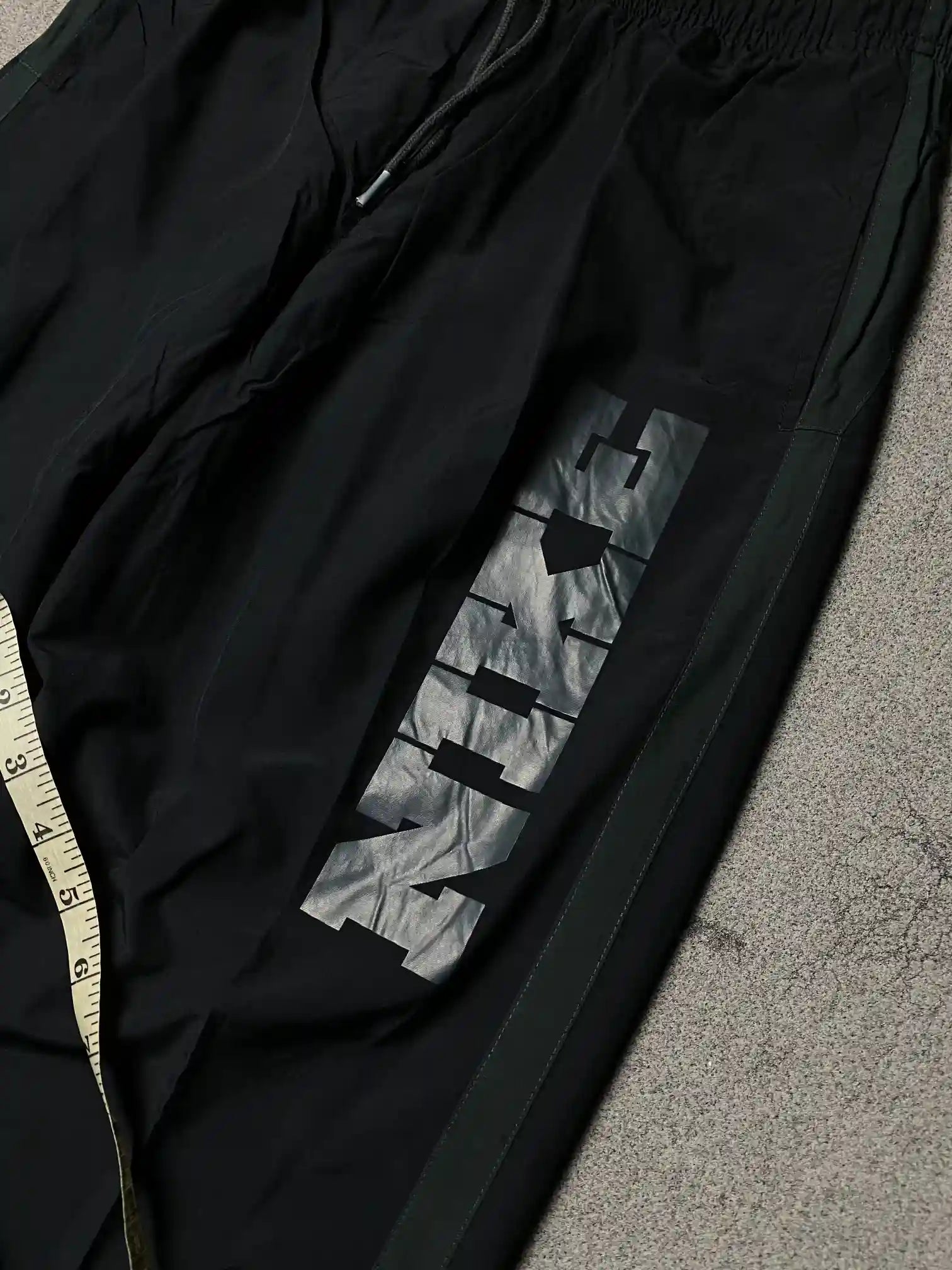 NIKE PARACHUTE TROUSER // MEDIUM