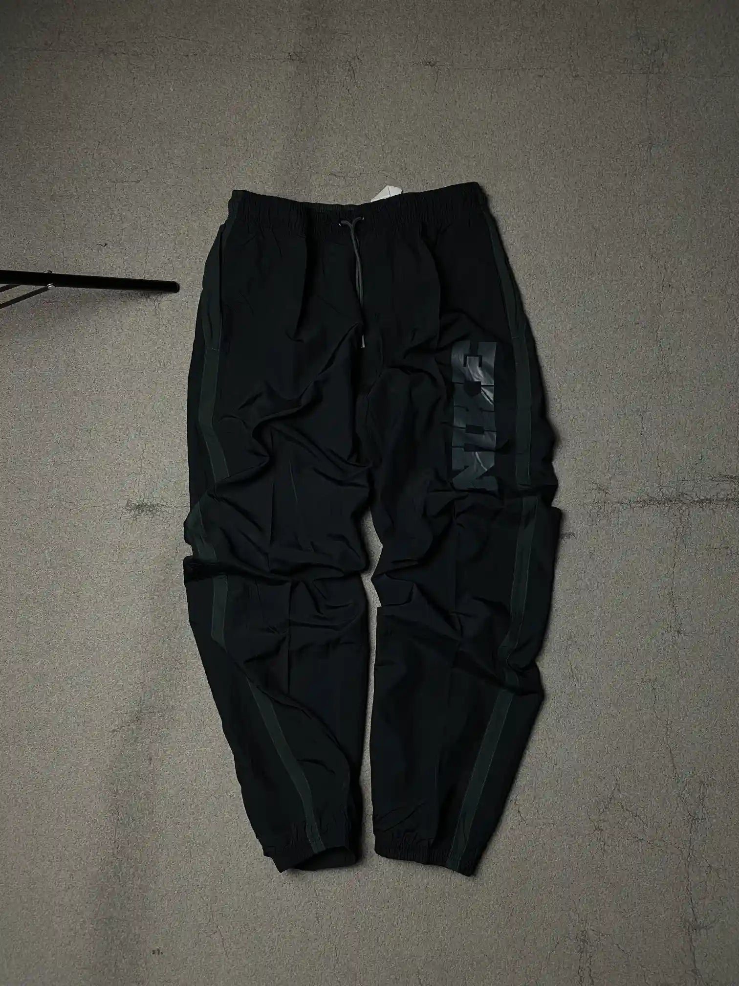 NIKE PARACHUTE TROUSER // MEDIUM