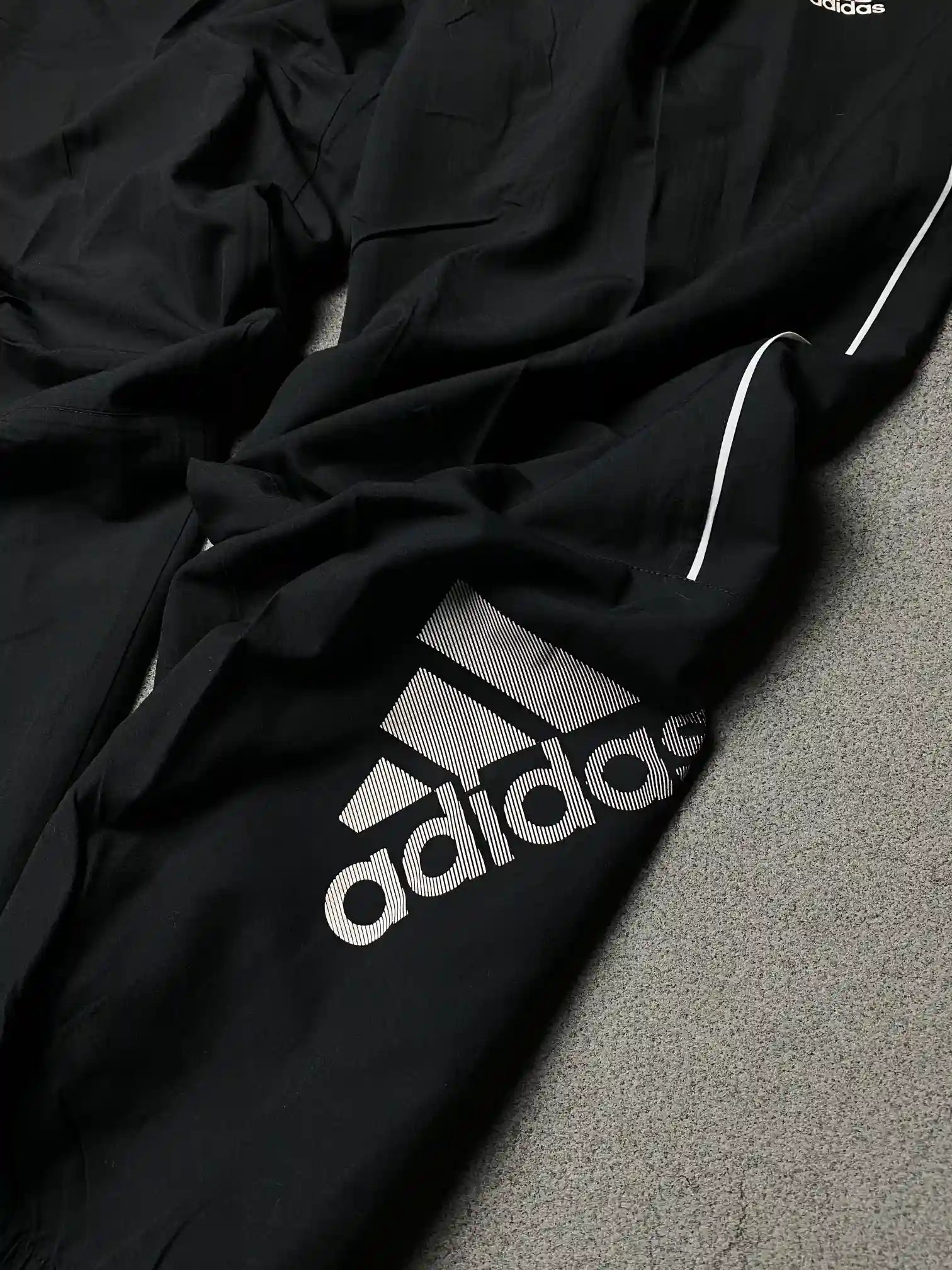 ADIDAS PARACHUTE TRACK TROUSER // XL