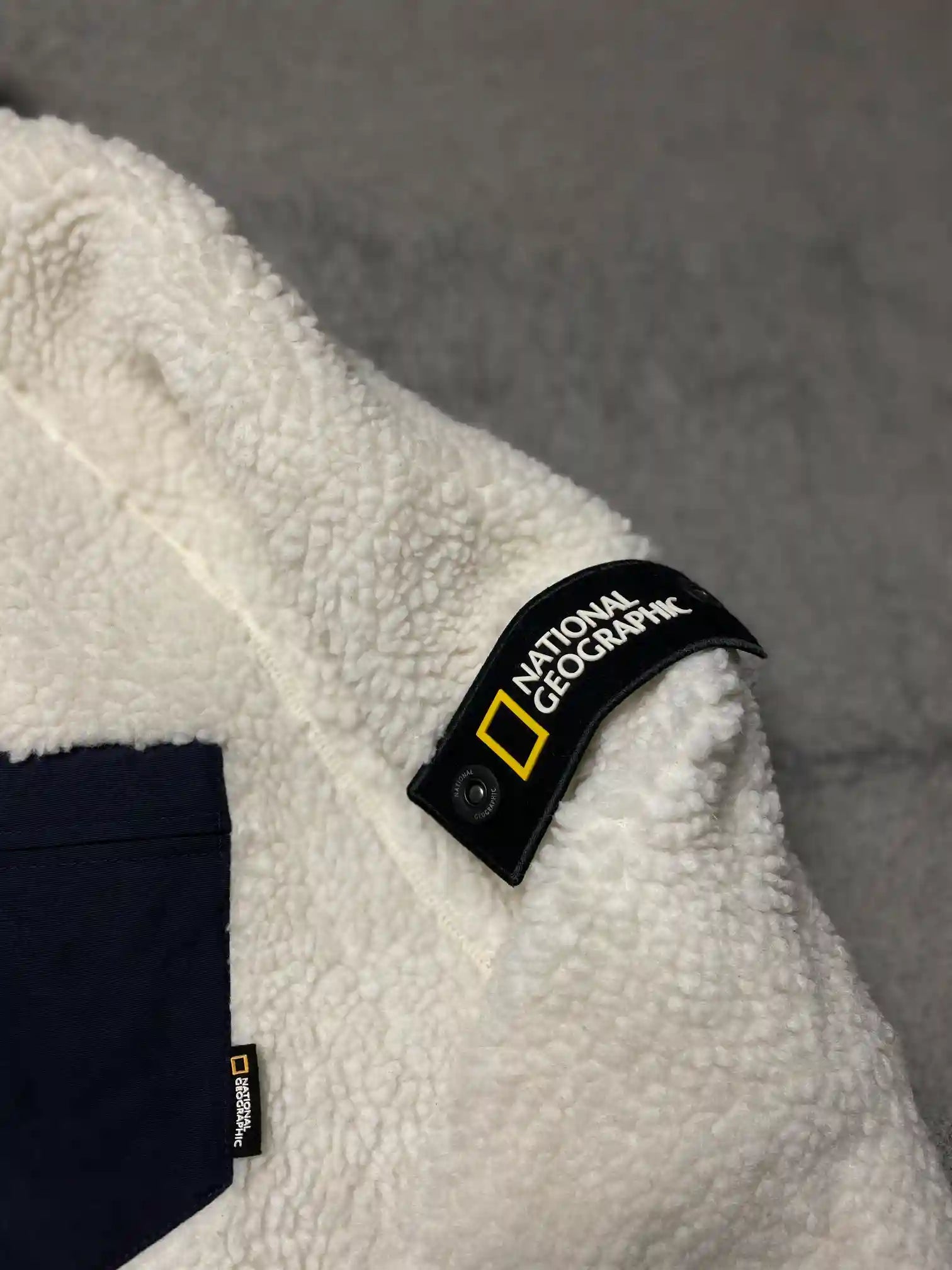 NATIONAL GEOGRAPHIC OFFICIAL FLEECE JACKET // LARGE