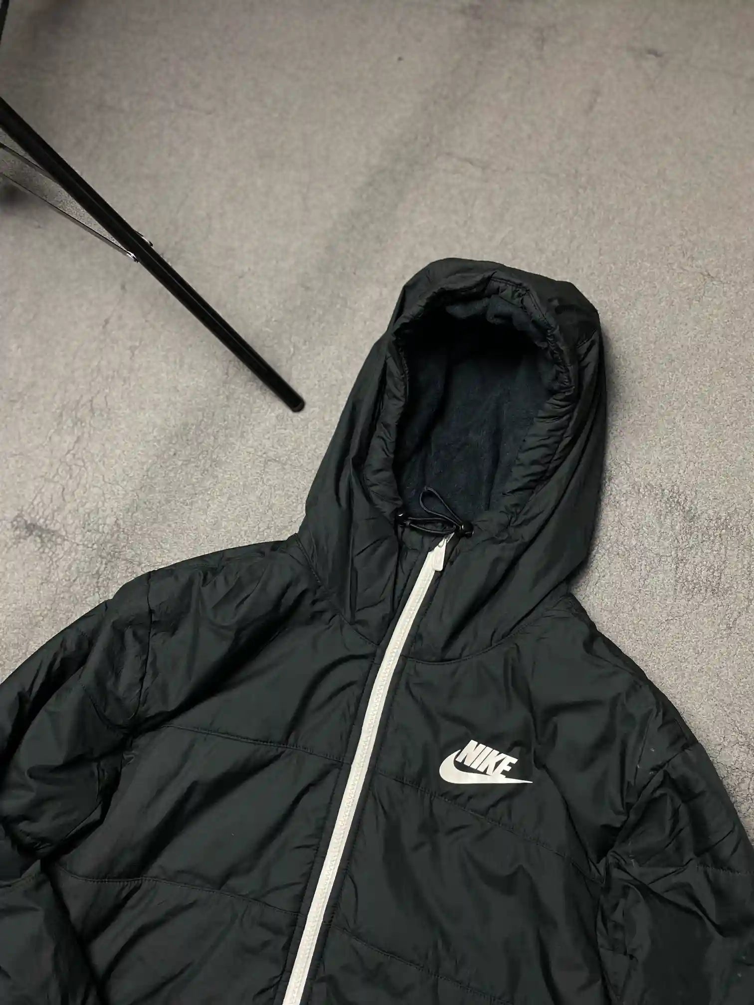 NIKE PIFFER JACKET // MEDIUM