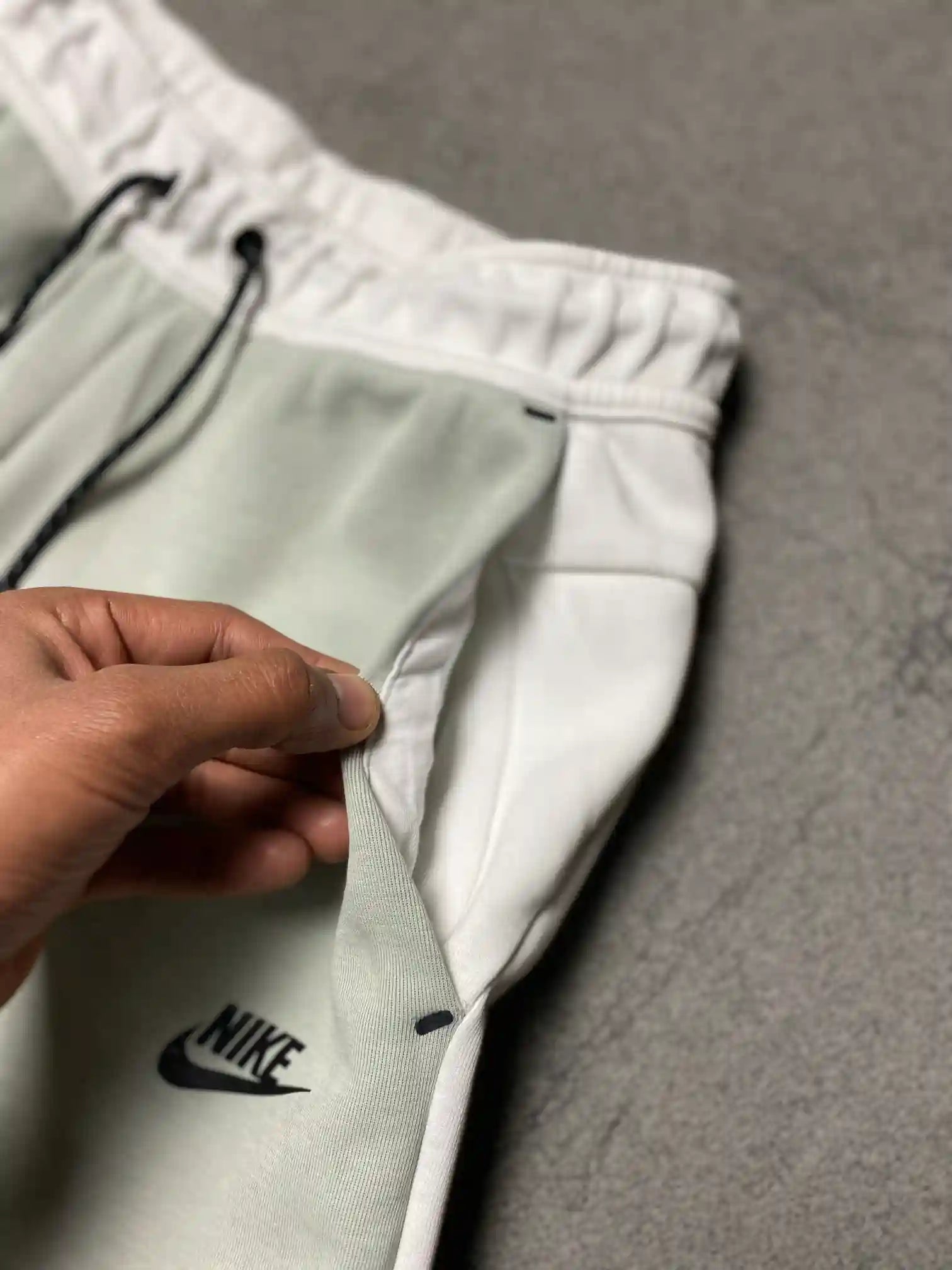 Nike sportswear tech fleece trousers // Adult small