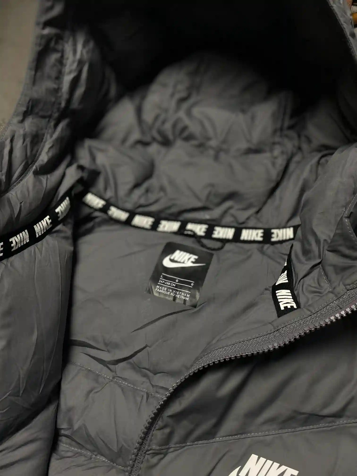 NIKE PUFFER JACKET // KIDS LARGE