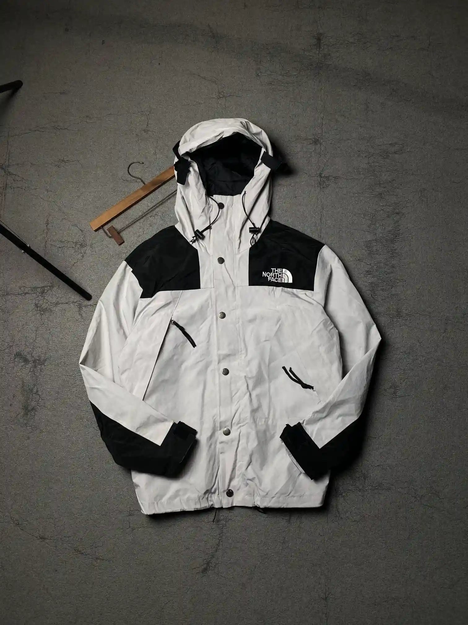 THE NORT HFACE GORE-TEX JACKET // ADULT MEDIUM