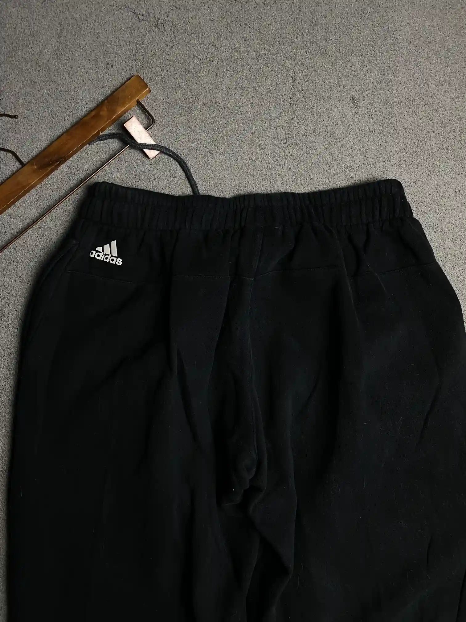 ADIDAS ESSENTIAL LOOSE TROUSERS // ADULT LARGE
100% ORIGINAL