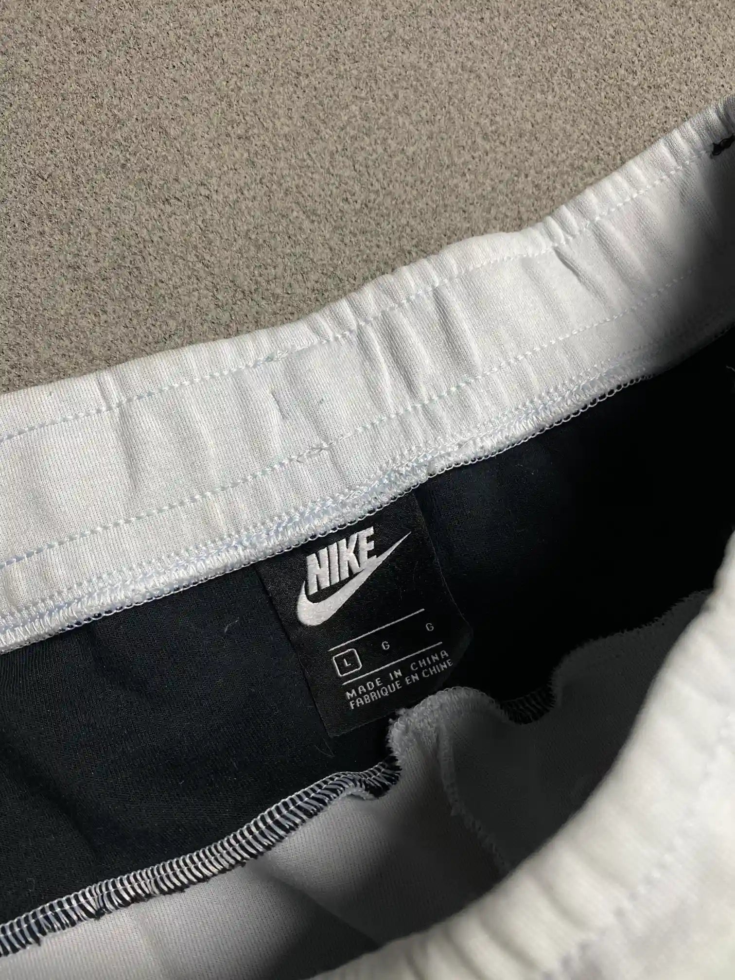 NIKE TECH STREETWEAR TROUSERS // ADULT LARGE