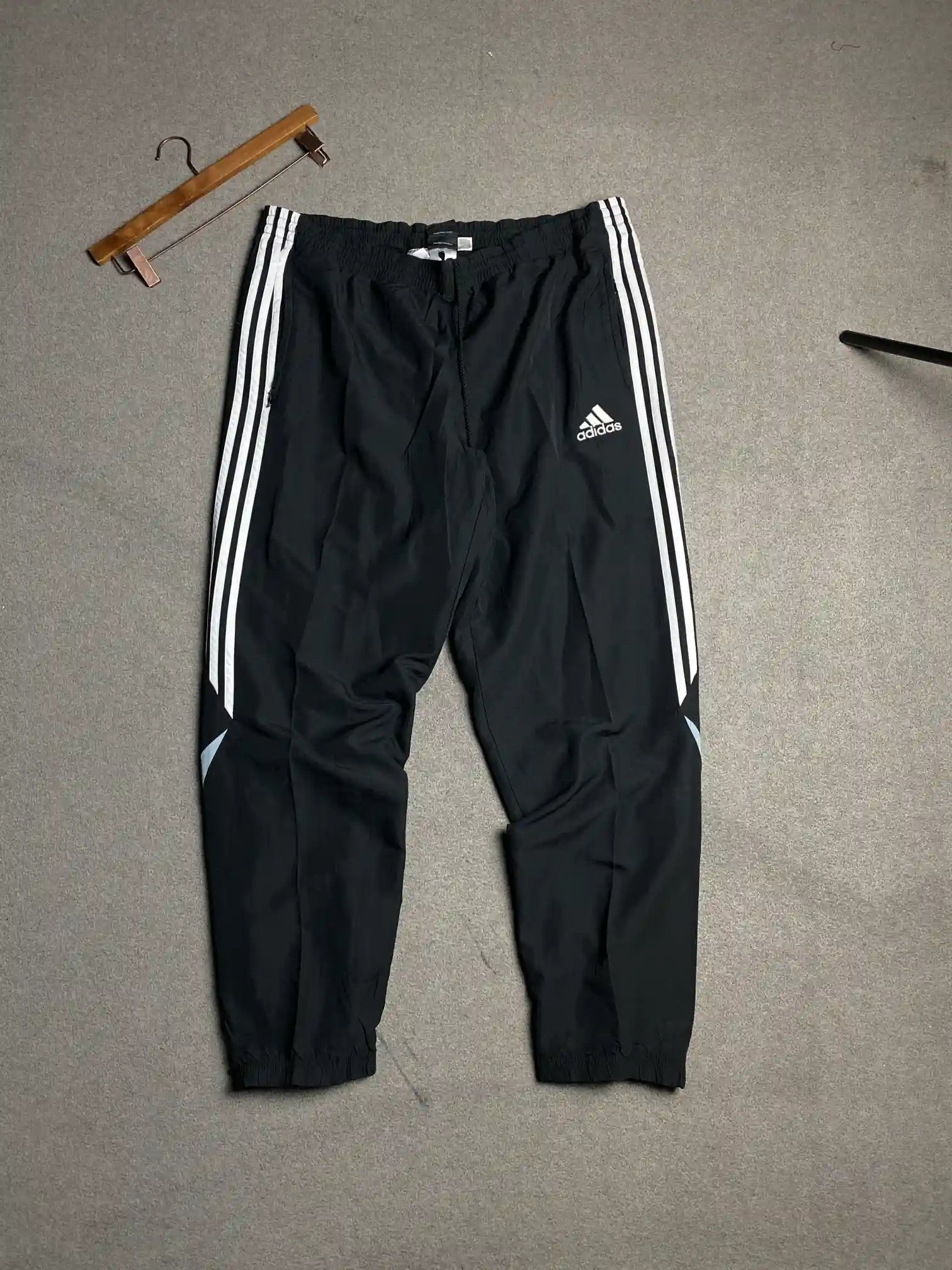 ADIDAS BAGGY TRACK PARACHUTE TROUSERS // XL