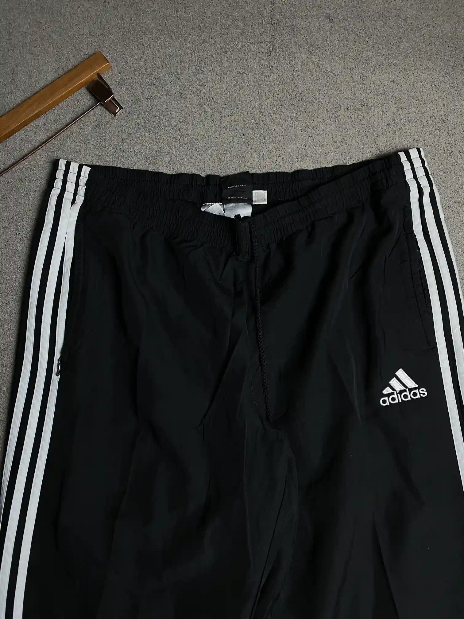 ADIDAS BAGGY TRACK PARACHUTE TROUSERS // XL