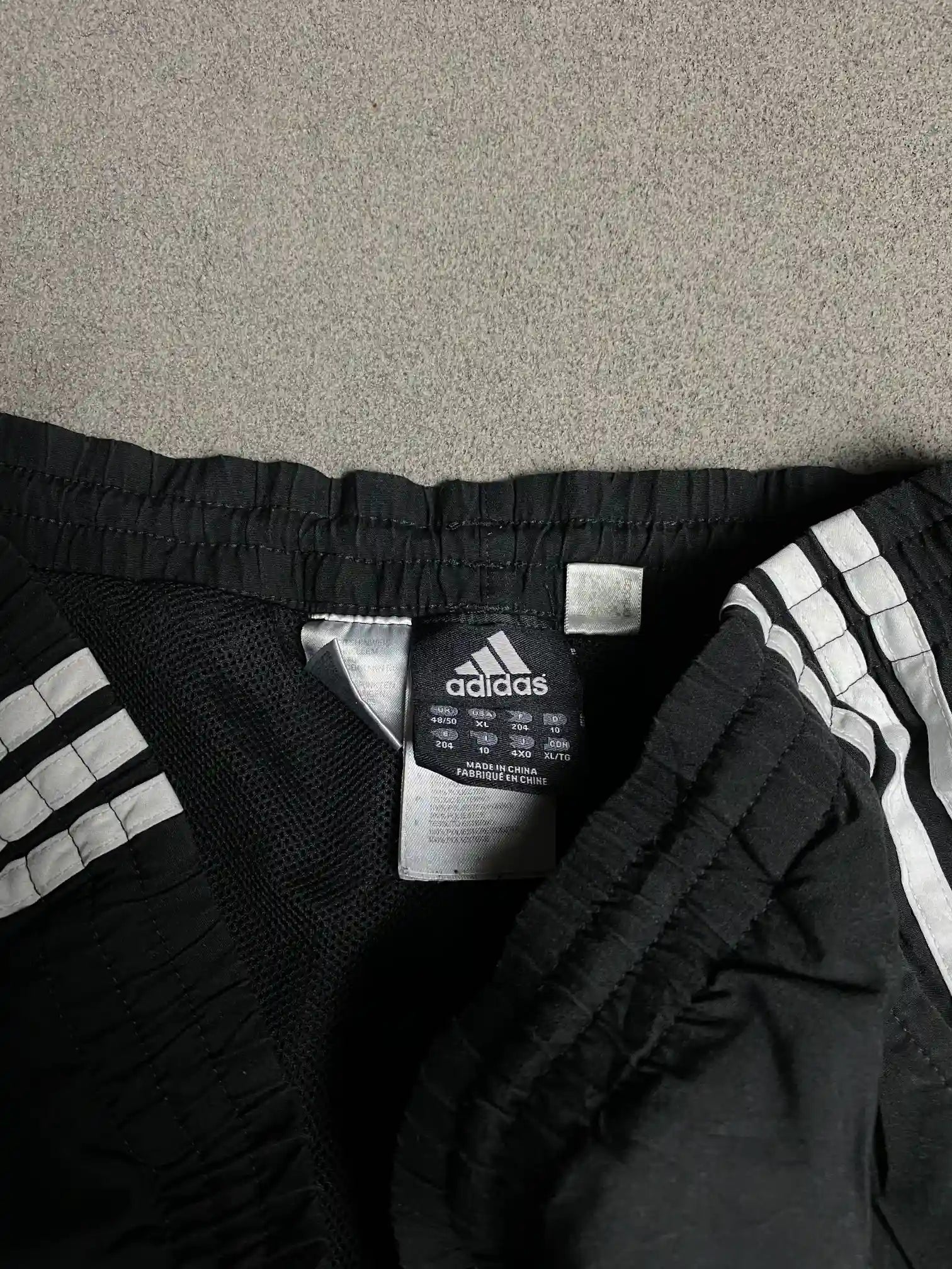 ADIDAS BAGGY TRACK PARACHUTE TROUSERS // XL