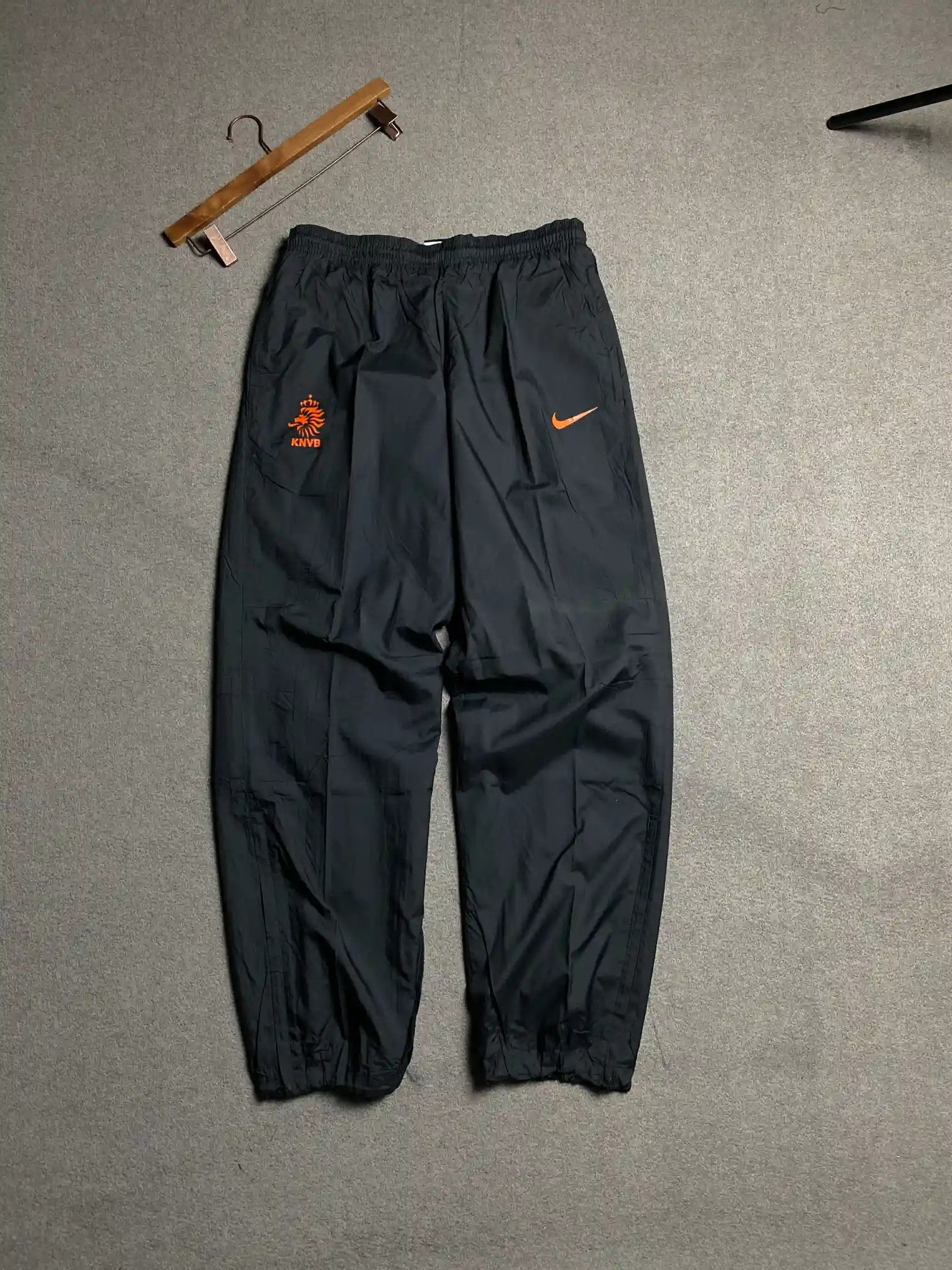 NIKE RETRO X NETHERLANDS  PARACHUTE TROUSERS ZIP POCKETS // MEDIUM 
100% ORIGINAL