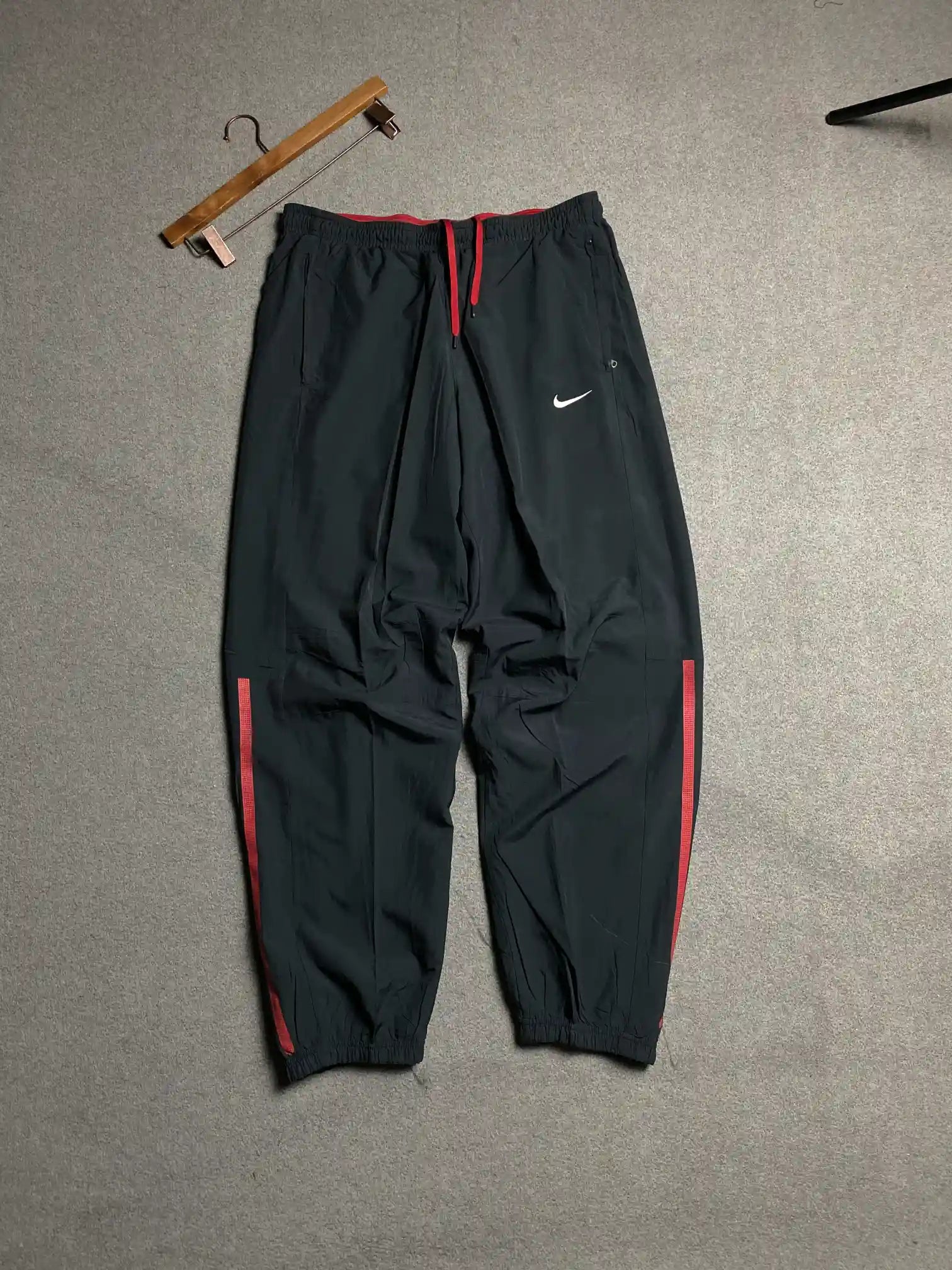 NIKE MERCURIAL RETRO BAGGY PARACHUTE TROUSERS // LARGE