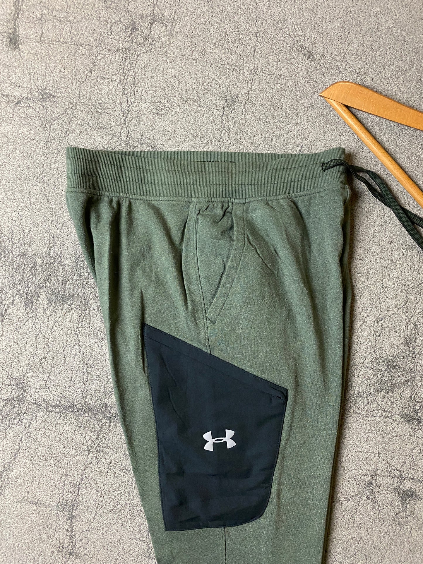 UNDERARMOUR TROUSER