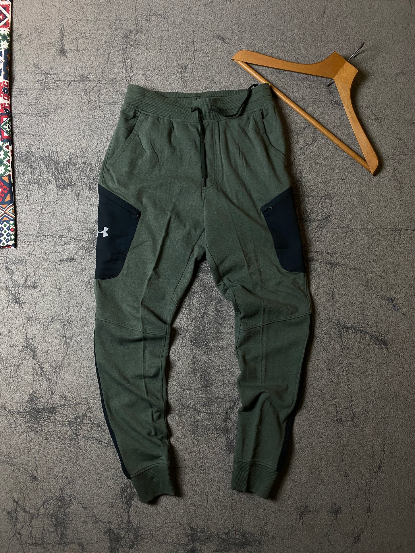 UNDERARMOUR TROUSER
