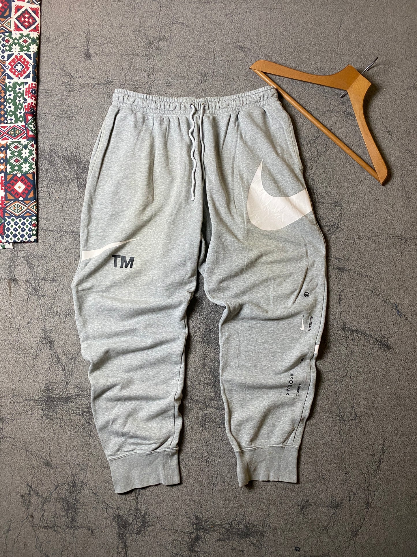 NIKE SWOOSH TROUSER