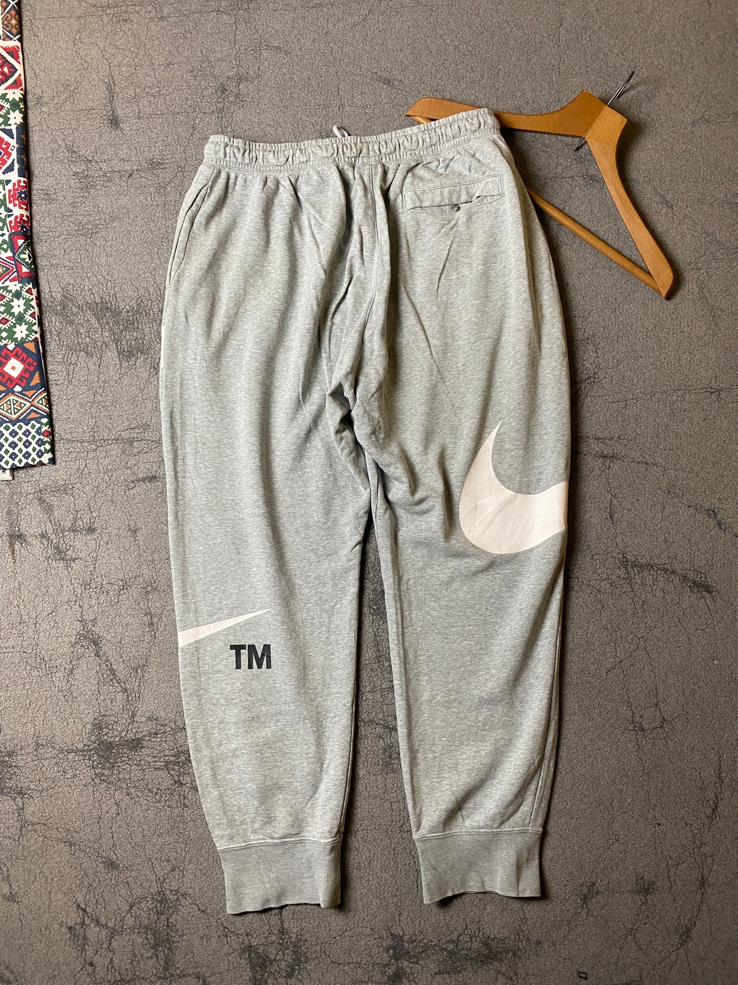NIKE SWOOSH TROUSER
