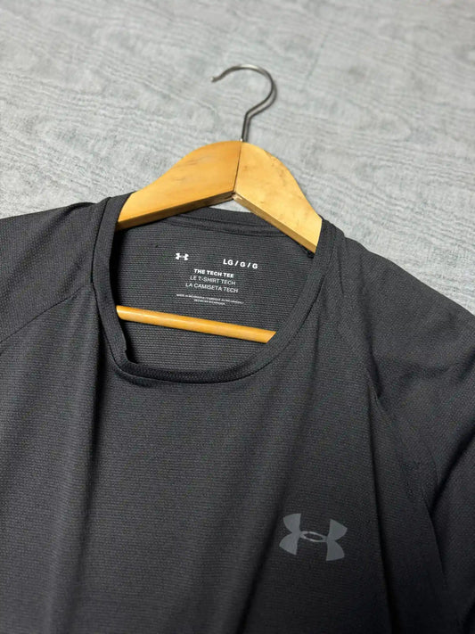 Preloved Under Armour Relax Lightweight Athletic T-Shirts