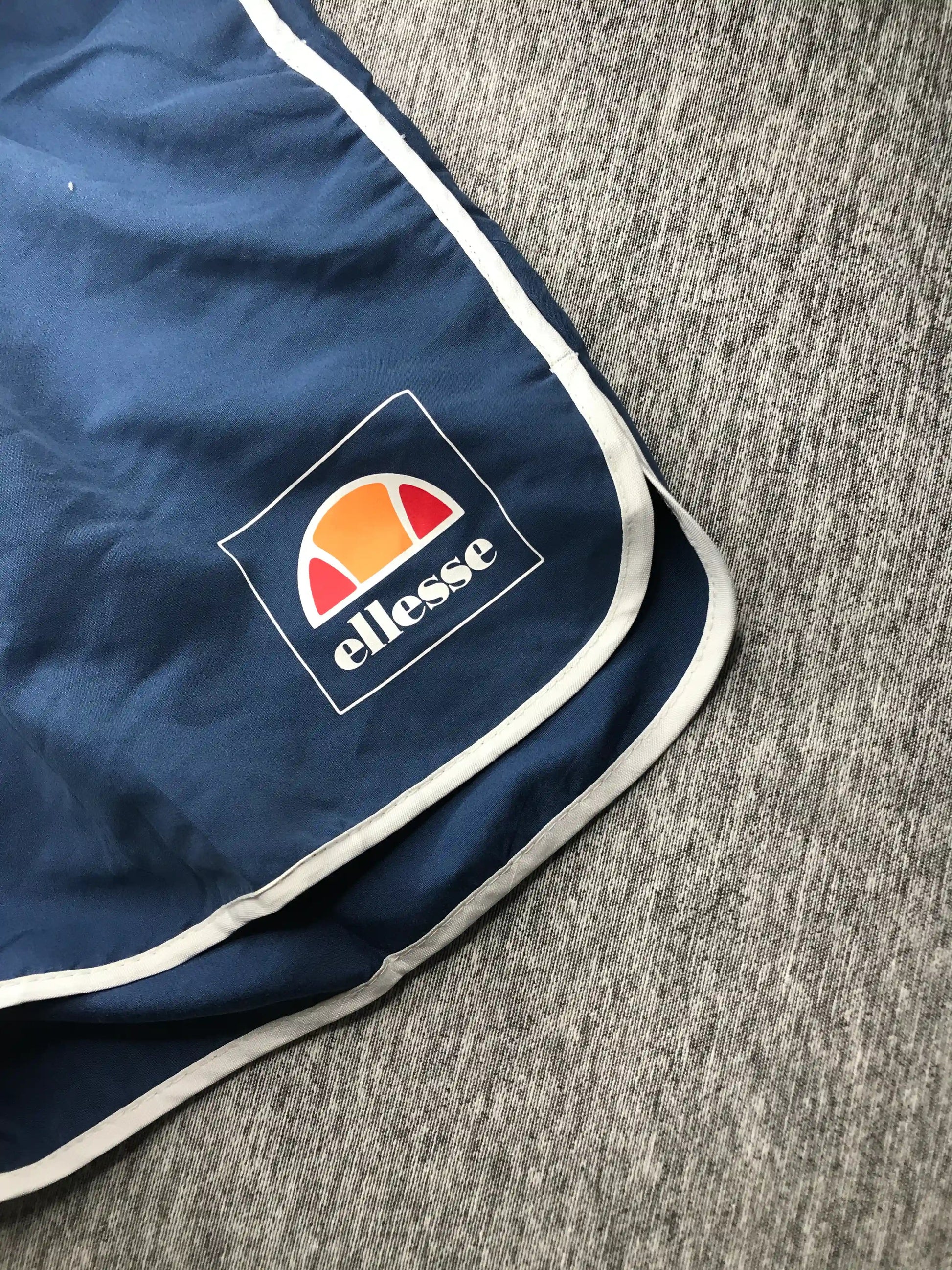 Preloved Ellesse Medium Sports Shorts with Pockets - preloved - shorts - Athletewearz